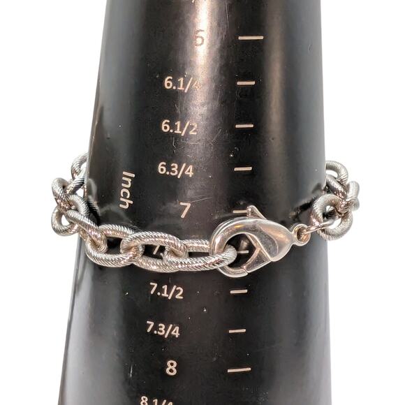 Lot of Two Metal Bracelets One Two Tone Stretch & One Textured Oval Link - Picture 4 of 6